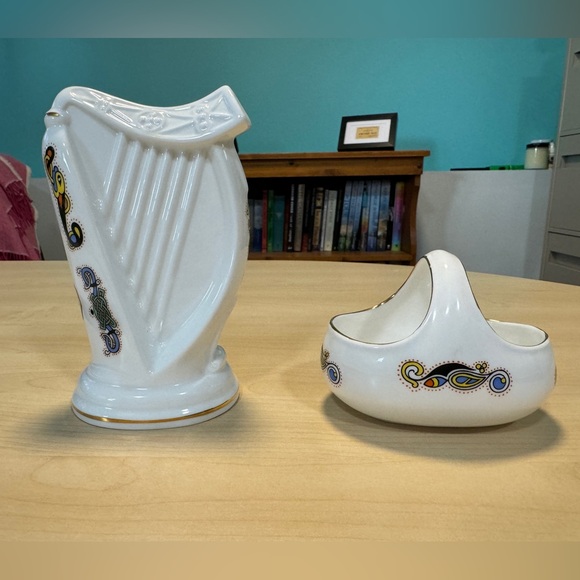 Royal Tara Fine Bone China - Ireland Basket & Harp - Picture 6 of 6